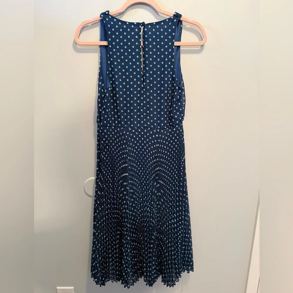 Eva Franco Navy Pleated Dress with White Dots 6P - Picture 4 of 7